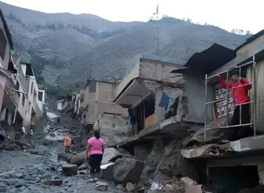 Imagen de viviendas colapsadas en Chosica por deslizamiento